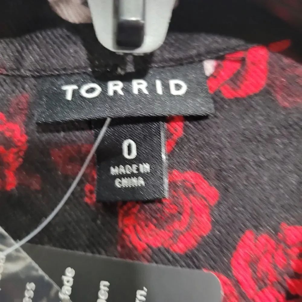 Torrid Skull & Roses Button Up Blouse - Picture 4 of 5